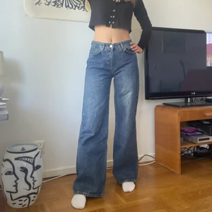 Jeans  - Säljer dessa jeans från junkyard. Pris för frakt tillkommer!! Kan även mötas upp i Lund.