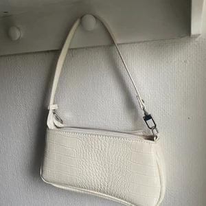 Väska  - Super fin väska inte använd bara testad!