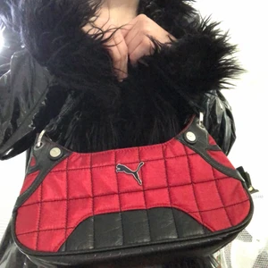 Y2K handbag  - !-50%!sjukt snygg vintage puma väska, älskar detaljerna!  inga defekter alls!!!! säljer endast för bra pris! 