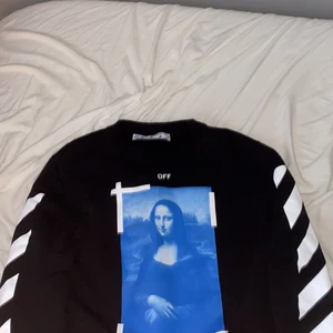 Off-White Mona Lisa Sweatshirt - Storlek Small, köpt för 4700kr, använd ca 6-7 gånger, cond 9/10, kan gå ner i pris vid snabb affär