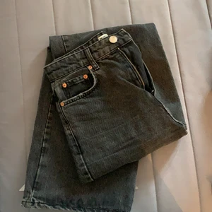 Vintage jeans !  - Ett par gråa vintage jeans från Ginatricot! Jättefina utan några slitningar alls, säljer för de har blivit för små.