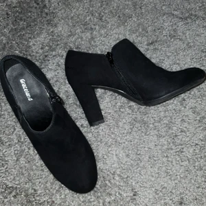 Klackskor - Super fina klackskor, ev. frakt kostnad tillkommer