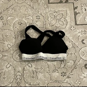 Calvin Klein - Calvin Klein BH i fint skick
