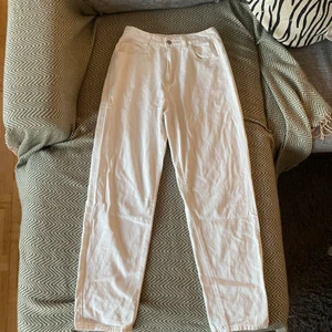 Vita jeans  - Jeans från shein. Aldrig använda. Stl M❤️ 50kr+frakt 
