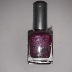 Superfint lila nagellack med 💖 Glitter🥰                                  Köp för 10 bjuder frakt