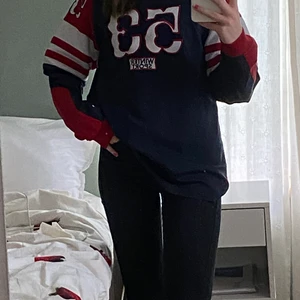 Hockey Jersey  - Snygg hockey Jersey. Mycket fint skicka då jag aldrig använt den. Storlek S men sitter overzised så passar M