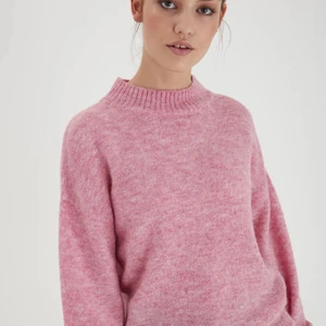 Rosa stickad tröja - Stickad tröja från Ichi,använd 1-3 gånger.