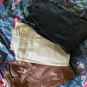 Fake leather byxor 