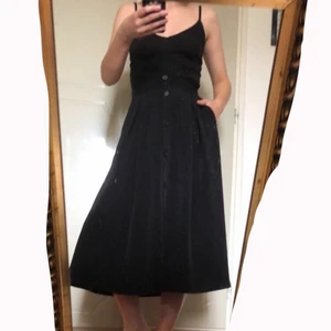 Kjol - Långkjol från Monki med knappar hela vägen