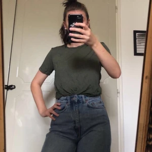 T-shirt - Enkel grön t-shirt som passar till allt, och SÅ skön