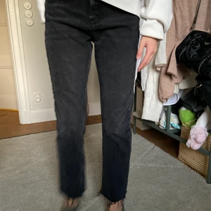 Jeans - Säljer nu dessa as fina jeans ifrån zara❤️ Priset kan diskuteras 
