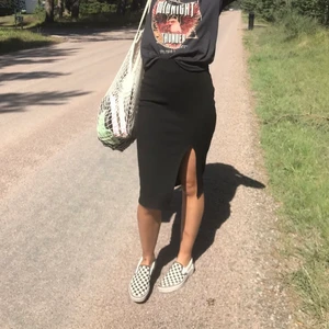 Gina tricot kjol  - Snygg ribbstickad kjol från Gina i storlek S passar xs-m skulle jag säga eftersom den är stretchig köpare står för frakt ☺️