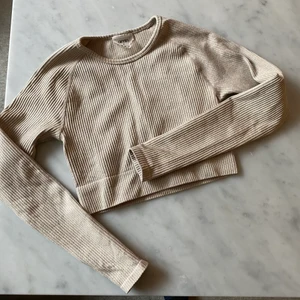 Aimn seamless xs / s beige  - Helt nytt set från aimn endast testad                                 Beige Ribbed Seamless Crop Long Sleeve stl s   Beige Ribbed Seamless Tights xs   