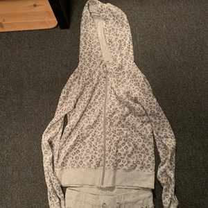 Mjukis sett  - Super skönt mjukis sett från Cubus, använd fåtal gånger, näst intill oanvänd.