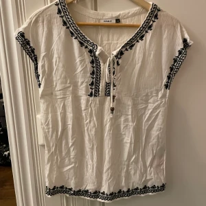 Fin blus - Säljer min fina blus som blivit för liten.