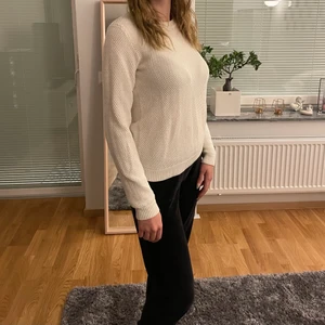 Vila tröja - Super fin ”stickad” tröja från Vila. Knappt använd. Skit skön o ha hemma o även snygg att ha ute