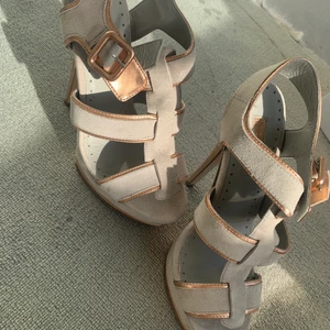 Klackar - Billiga klackar! Pågrund av flytt så säljer jag mina klackar