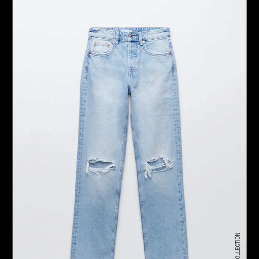 Säljer dessa jeans från zara som är använda 1 gång men ser helt oanvända ut. Säljer pga för stora💕 orginal pris 359 men säljer för 290.. Jeans & Byxor.