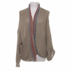 Zara kofta - Super fin kofta / cardigan som jag inte alls använt som tänkt. Liten defekt på den därav det billiga priset! :)