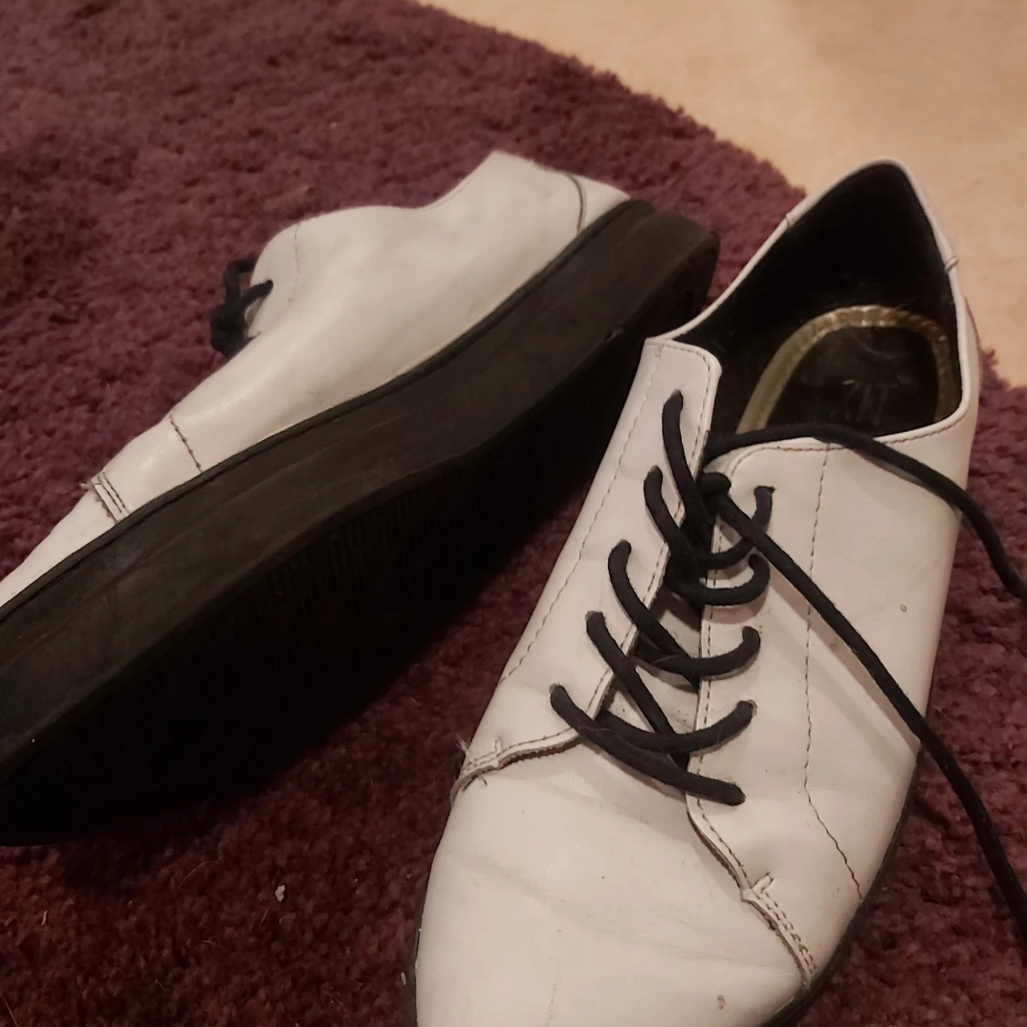 Vit-svarta kostymskor - 90