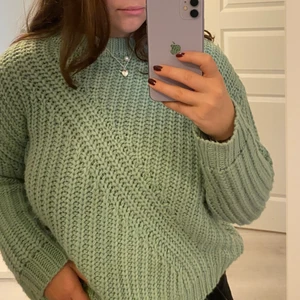 Grön stickad tröja - Grön stickad tröja, knappt använd. Kan frakta eller mötas