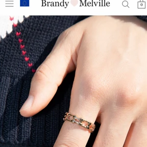 Ring - Super fin ring köpt från brandy Melville som endast är testad ❤️ 40kr plus frakten 🖤