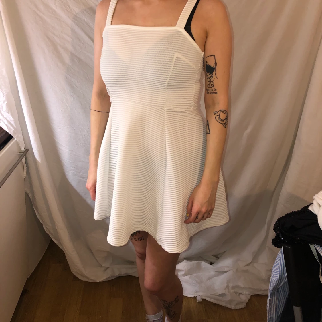 Vit ribbad klänning  - 90