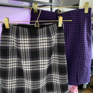 coola kjolar X2 - så najs men jag är inget fan av att använda kjol så kände att det var dags för en ny ägare för dessa två🪐🪐 50kr för en eller 75kr för båda