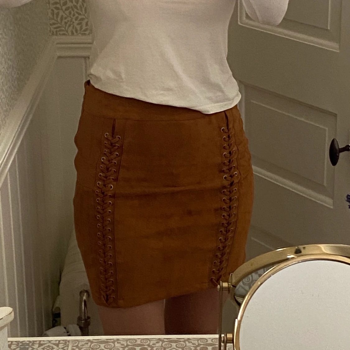 Brun mockakjol med detaljer