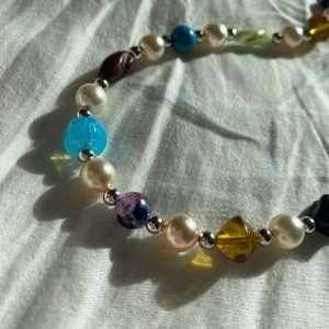 Halsband - Jättefint halsband som jag gjort själv! OBS: Bud ligger på 110kr❤️