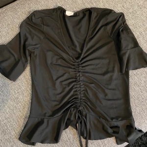 Tröja  - Kan skickas köparen står för frakt 