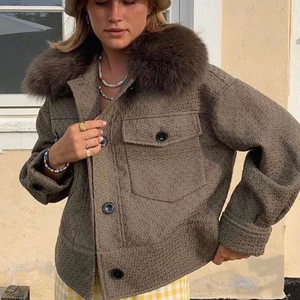 Meotine Jacka - Säljer min fina, nästan helt nya, meotine jacka då jag knappt använt den! Start pris på 2000 kr, köp direkt för 2500 eller buda❤️LEDANDE BUD: 2 300 kr, budgivningen avslutas idag kl 17!