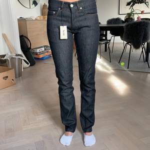 Ett par oanvända Acne jeans i storlek 28,32. Original pris 1099kr. Jag är 170 cm. 💟💟