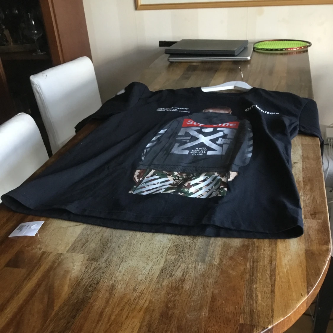 En åkt Suprem T.shirt