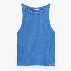 Zara topp - Jättefin blå topp från Zara, helt oanvänd med lappar kvar då jag har många andra toppar💙 helt slutsålt