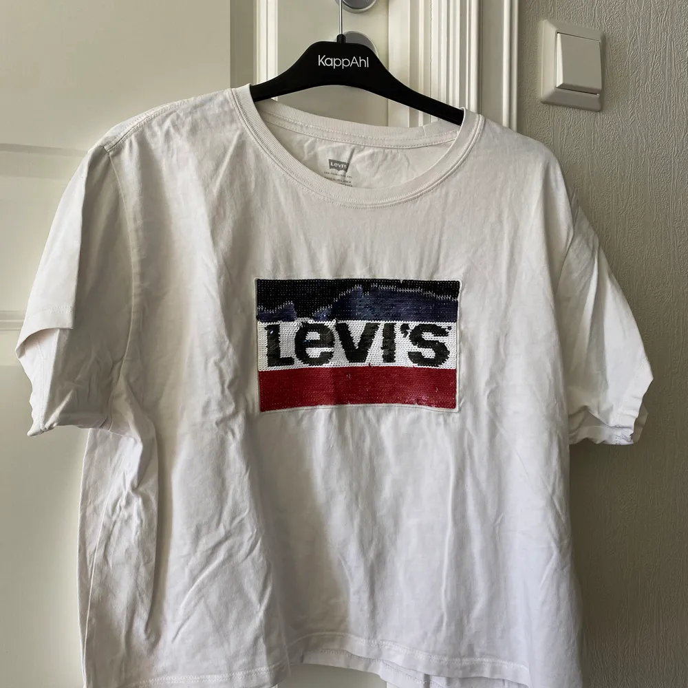 Levis T-Shirt i storlek M i bra skick använd ett par gånger, frakt diskuteras! . T-shirts.