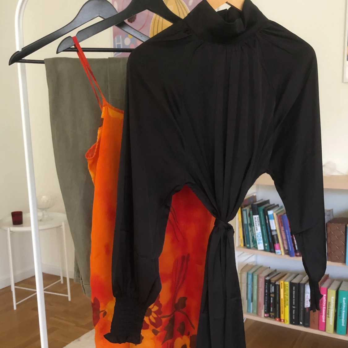 svart festklänning i satin - 91