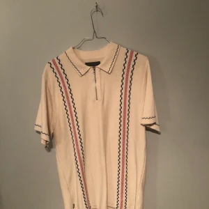 Butter Goods Piké - En beige piké