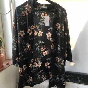 🌸 Kimonon 🌸 - Jättefin kimono från Cubus. Aldrig använd med prislapp kvar. 