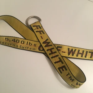 Off white bälte - Off white bälte - justerbart exakt hur man vill ha det. Frakt tillkommer