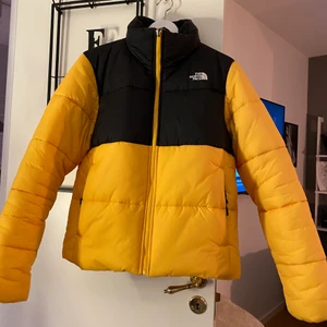 The North Face jacka - Köpte den men den kom aldrig till användning, nypris 2600. 