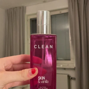 Clean parfym - Clean parfym i doften skin & vanilla, använd 1 gång så den är som ny! 175ml💕nypris 400kr