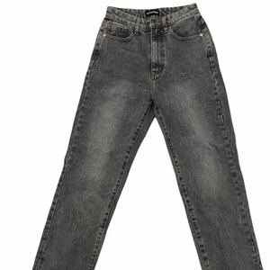 Cute small fitted jeans  - For all my short/petite girl, here are the best jeans ever!! They do look grey however the jeans are dark blue and have a small opening on the bottom. These jeans are from prettylittlething and have never been worn ✨🤍🤎