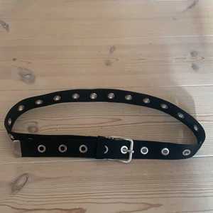 Skärp  - Säker mitt svarta skärp, köparen står för frakten.💗