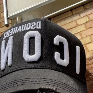 Dsquared2 ICON keps  - Inte så använd nypris 1500 