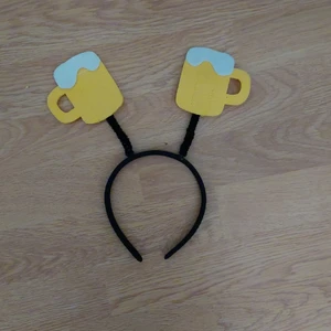 Partyhatt - En rolig huvudbonad som jag använt mig av på några fester och krök när jag druckit öl/bärs. Den passar perfekt till en person som har humor, stil och som älskar öl! 