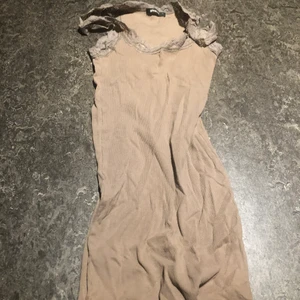 Gina tricot linne S - Beige med gina tricot linne med spets