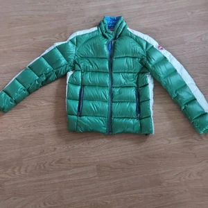 Colmar vinter  dunjacka  - Den är kemtvättad och i väldigt bra skick  