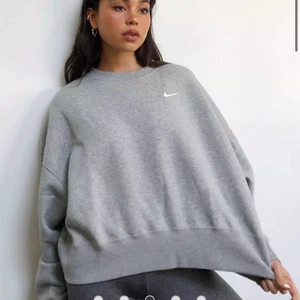 Nike sweatshirt  - Nike sweatshirt i storlek s. Bilder lånade, men hör av dig om du vill ha fler bilder. Köpare betalar frakt 💕
