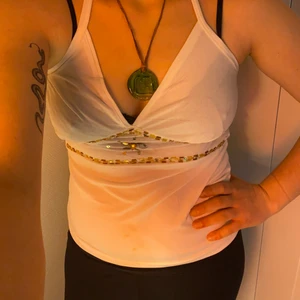 Sommar-och festlinne  - Aaaassnyggt linne jag tycärr inte använder så mkt. Rätt bar rygg. Kan mötas och skicka! Om du har frågor är det bara att skicka!